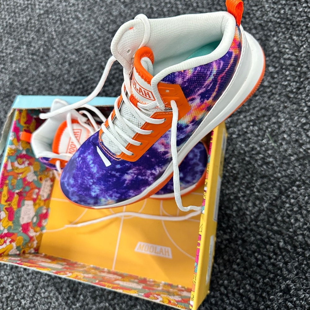 Women Moolah Kicks Phantom 1 size 7 Basketball Sneaker Shoe